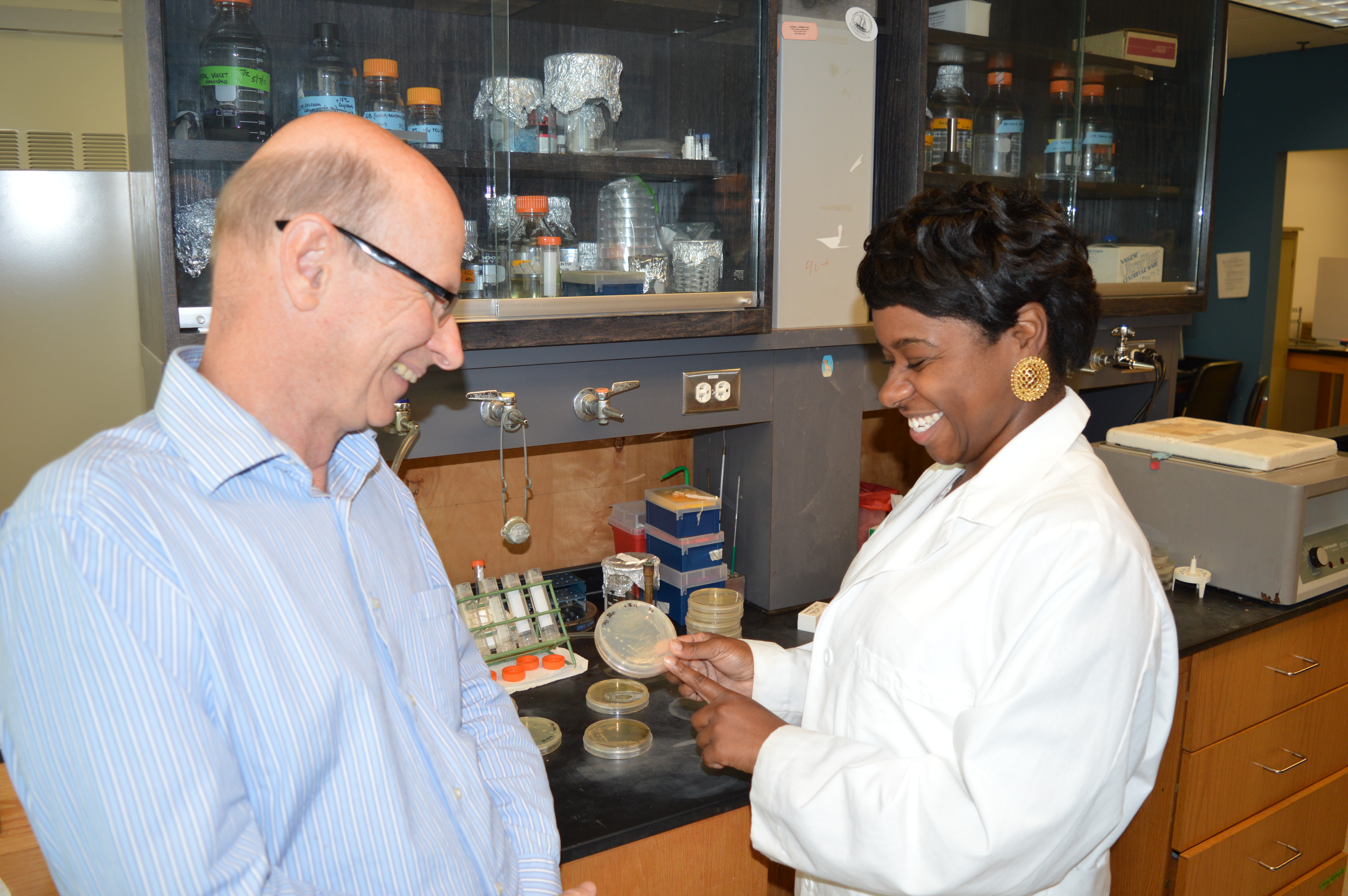 Jeanette Davis in the lab with her advisor Russell Hill